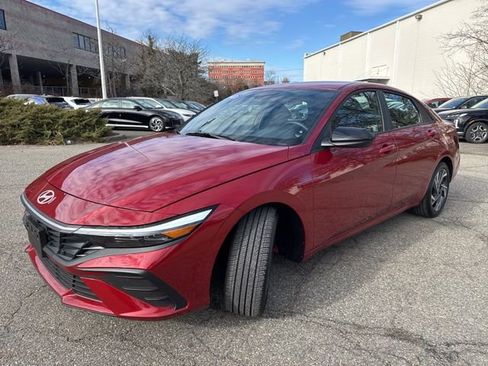 Certified 2025 Hyundai Elantra Sport w/ Cargo Package image 3