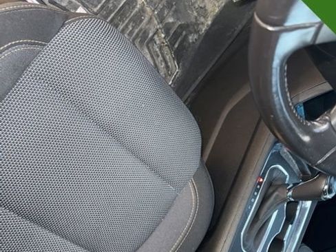 Used 2018 Chevrolet Traverse LT image 11