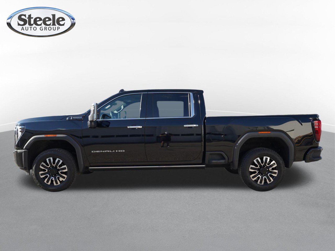 Used 2024 GMC Sierra 2500 Denali Ultimate w/ Max Trailering Package AWD/4WD image 4