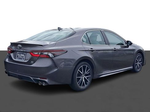 Used 2021 Toyota Camry SE w/ Cold Weather Package image 7