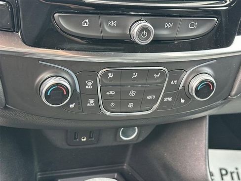 Certified 2023 Chevrolet Traverse LT FWD image 33