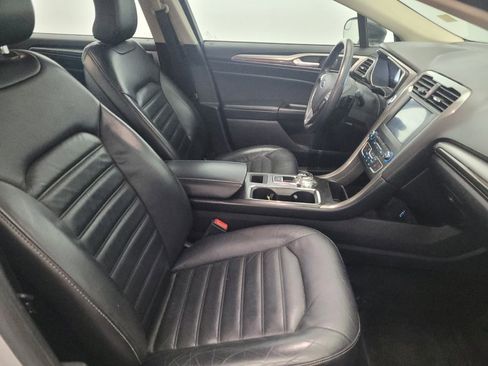 Used 2017 Ford Fusion SE w/ Fusion SE Technology Package image 21