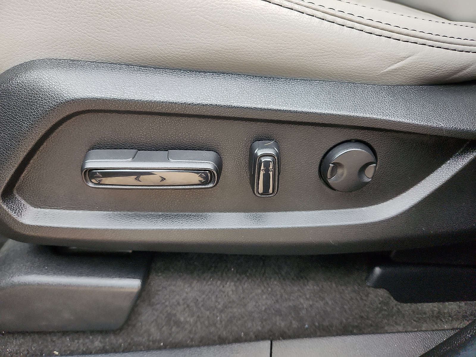 Used 2025 Honda Pilot Touring image 15