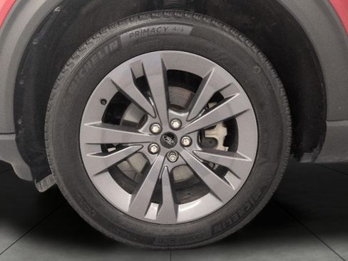 Used 2024 Ford Explorer XLT w/ Equipment Group 202A AWD/4WD image 3