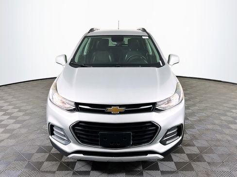 Used 2017 Chevrolet Trax LT w/ LT Convenience Package image 2