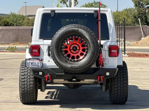 Used 2018 Jeep Wrangler Unlimited Sahara AWD/4WD image 6