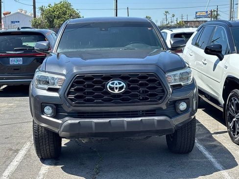 Used 2022 Toyota Tacoma TRD Off-Road AWD/4WD image 4