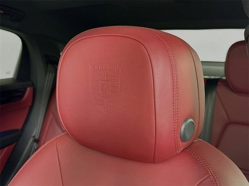 Used 2022 Porsche Cayenne Coupe image 14