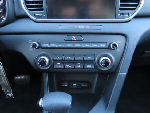 Used 2022 Kia Sportage LX image 20