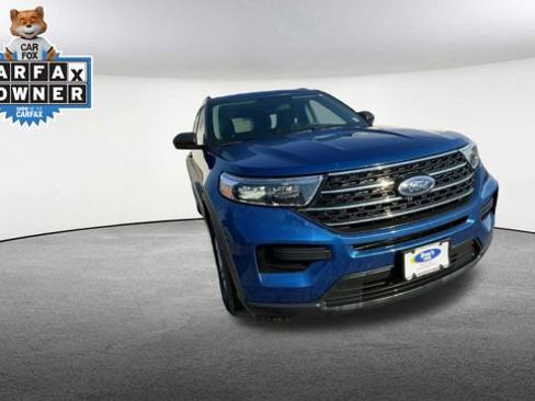 Used 2023 Ford Explorer XLT AWD/4WD image 3