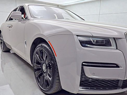 Used 2022 Rolls-Royce Ghost image 10