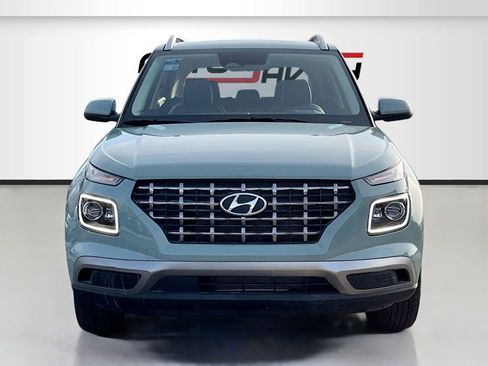 Used 2025 Hyundai Venue Limited FWD image 2