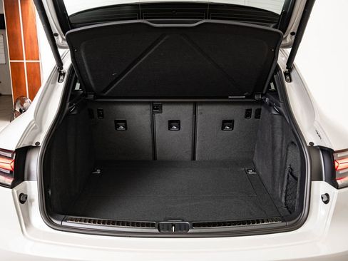 New 2026 Porsche Macan AWD/4WD image 21