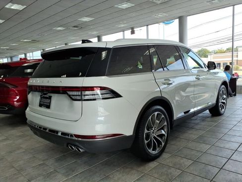 New 2025 Lincoln Aviator Reserve w/ Illumination Package AWD/4WD image 5