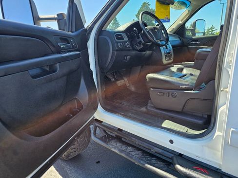 Used 2014 Chevrolet Silverado 2500 LTZ image 23