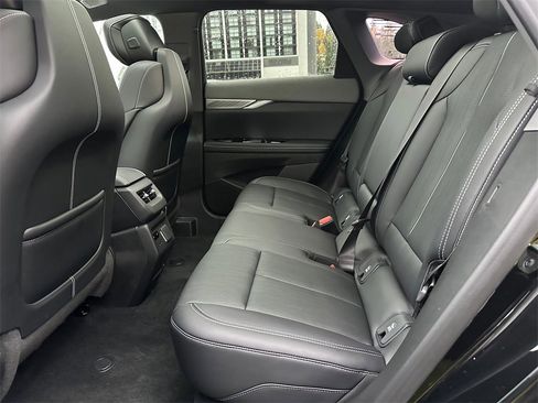 New 2025 Cadillac Optiq Luxury 2 image 15