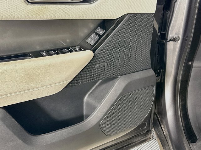 Used 2019 Land Rover Range Rover Velar S AWD/4WD image 21