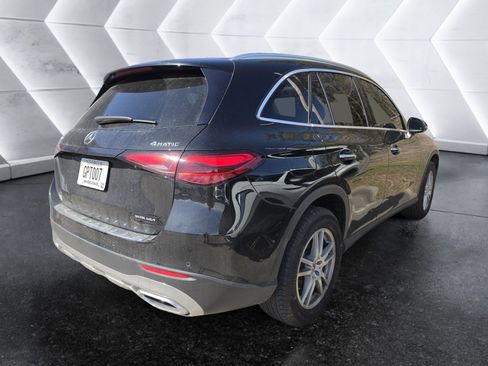 Used 2023 Mercedes-Benz GLC 300 4MATIC image 3