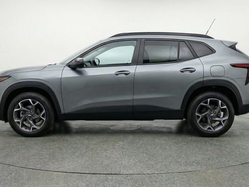 Used 2025 Chevrolet Trax LT w/ LT Convenience Package FWD image 5