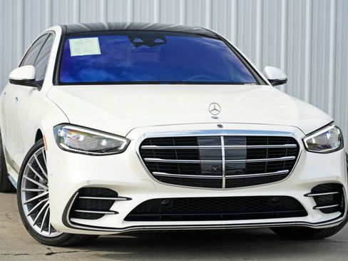 Used 2022 Mercedes-Benz S 500 4MATIC w/ AMG Line Package image 4