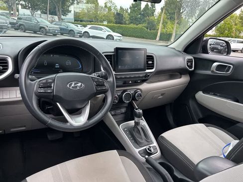 Used 2024 Hyundai Venue SEL FWD image 7