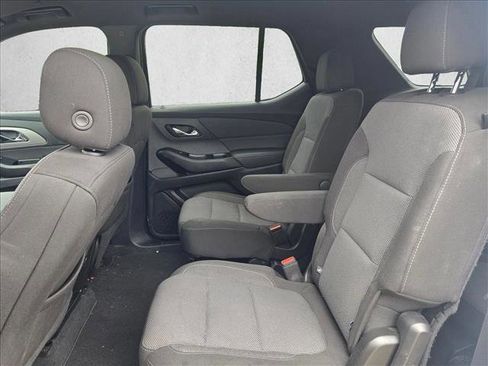 Used 2023 Chevrolet Traverse LT FWD image 17