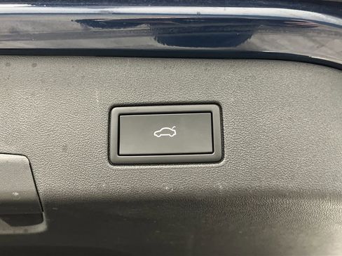 Used 2023 Volkswagen ID.4 Pro S Plus image 17