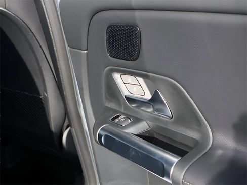 New 2026 Mercedes-Benz GLB 250 4MATIC image 19