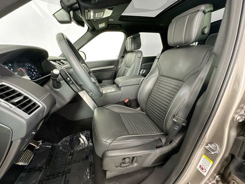Used 2024 Land Rover Discovery Dynamic SE image 19