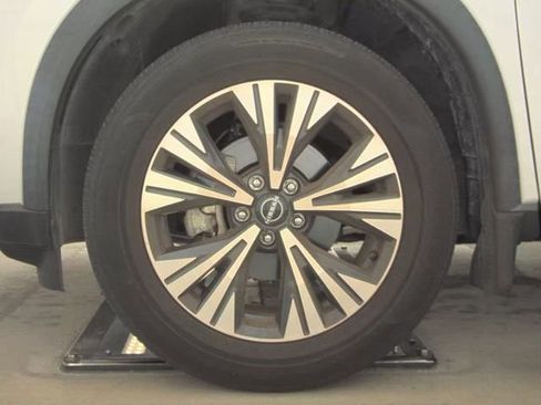 Used 2023 Nissan Rogue SV FWD image 11