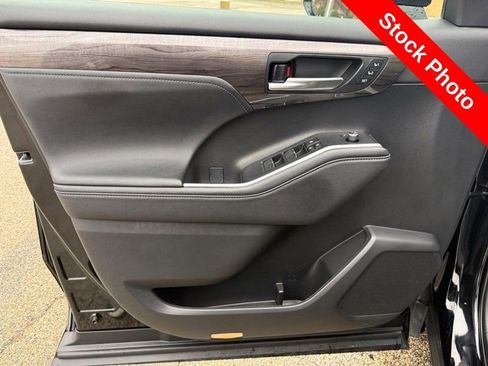 Used 2023 Toyota Highlander Platinum image 20