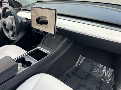 Used 2022 Tesla Model Y Performance AWD/4WD image 16