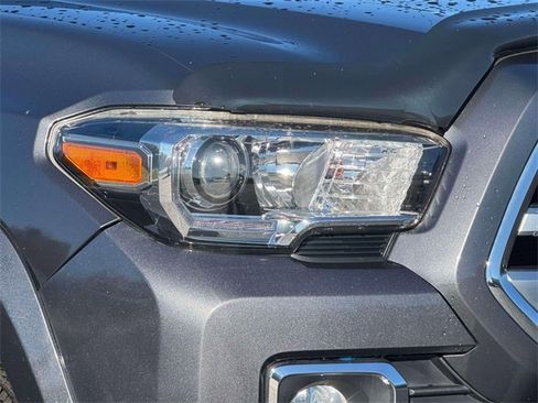 Used 2018 Toyota Tacoma Limited image 8