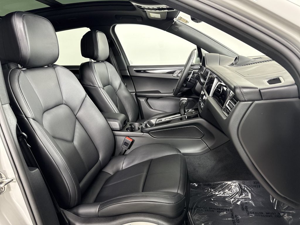 Certified 2025 Porsche Macan S AWD/4WD image 24