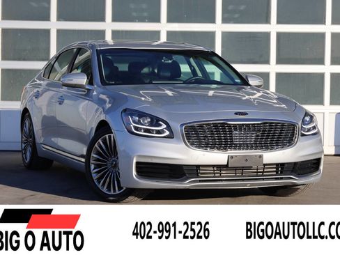 Used 2020 Kia K900 Luxury image 1