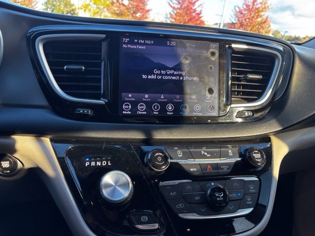Used 2020 Chrysler Pacifica Touring-L Plus FWD image 10