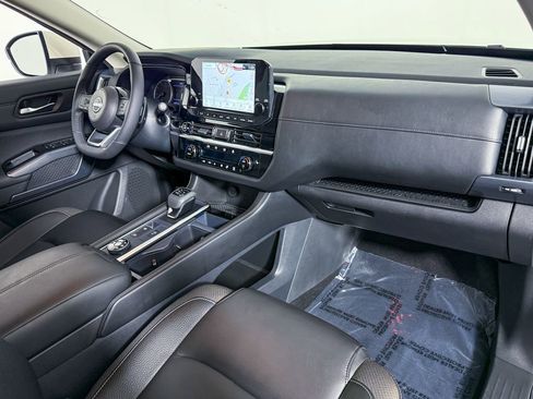 Certified 2024 Nissan Pathfinder SL image 13