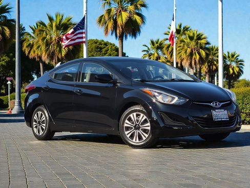 Used 2016 Hyundai Elantra SE image 2