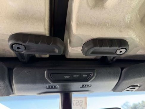 Used 2022 Jeep Gladiator Overland image 31