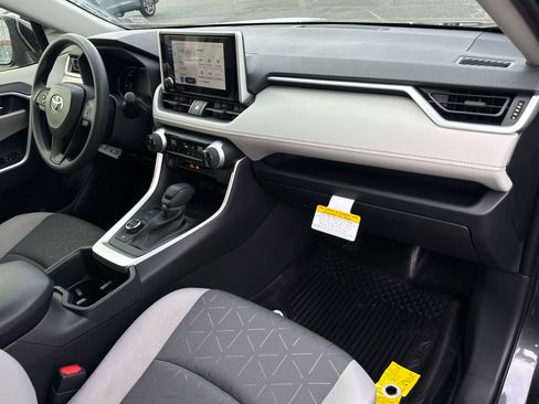 Used 2025 Toyota RAV4 XLE image 18