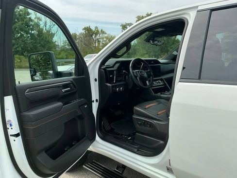 Used 2025 GMC Sierra 3500 AT4 w/ AT4 Premium Plus Package AWD/4WD image 16