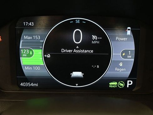 Used 2022 Chevrolet Bolt EUV LT w/ Convenience Package image 17