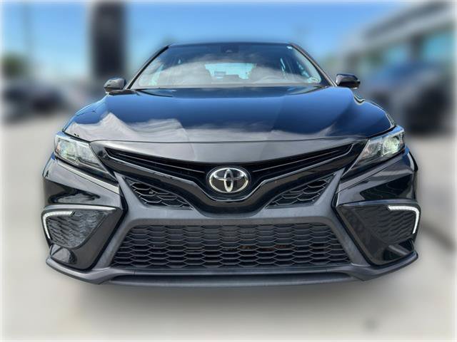 Used 2022 Toyota Camry SE FWD image 2