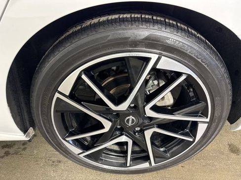 Used 2024 Nissan Sentra SR FWD image 5