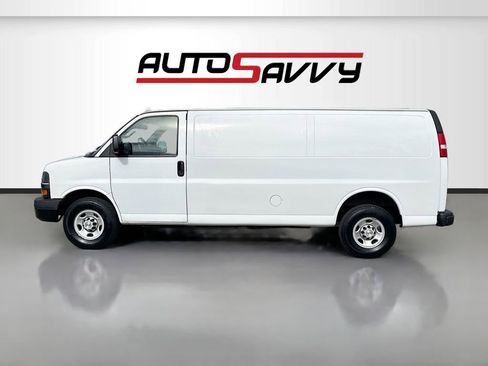 Used 2024 Chevrolet Express 3500 Extended w/ Driver Convenience Package RWD image 4