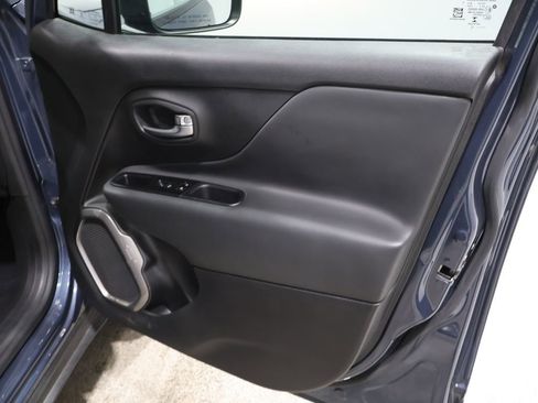 Used 2022 Jeep Renegade Latitude image 24