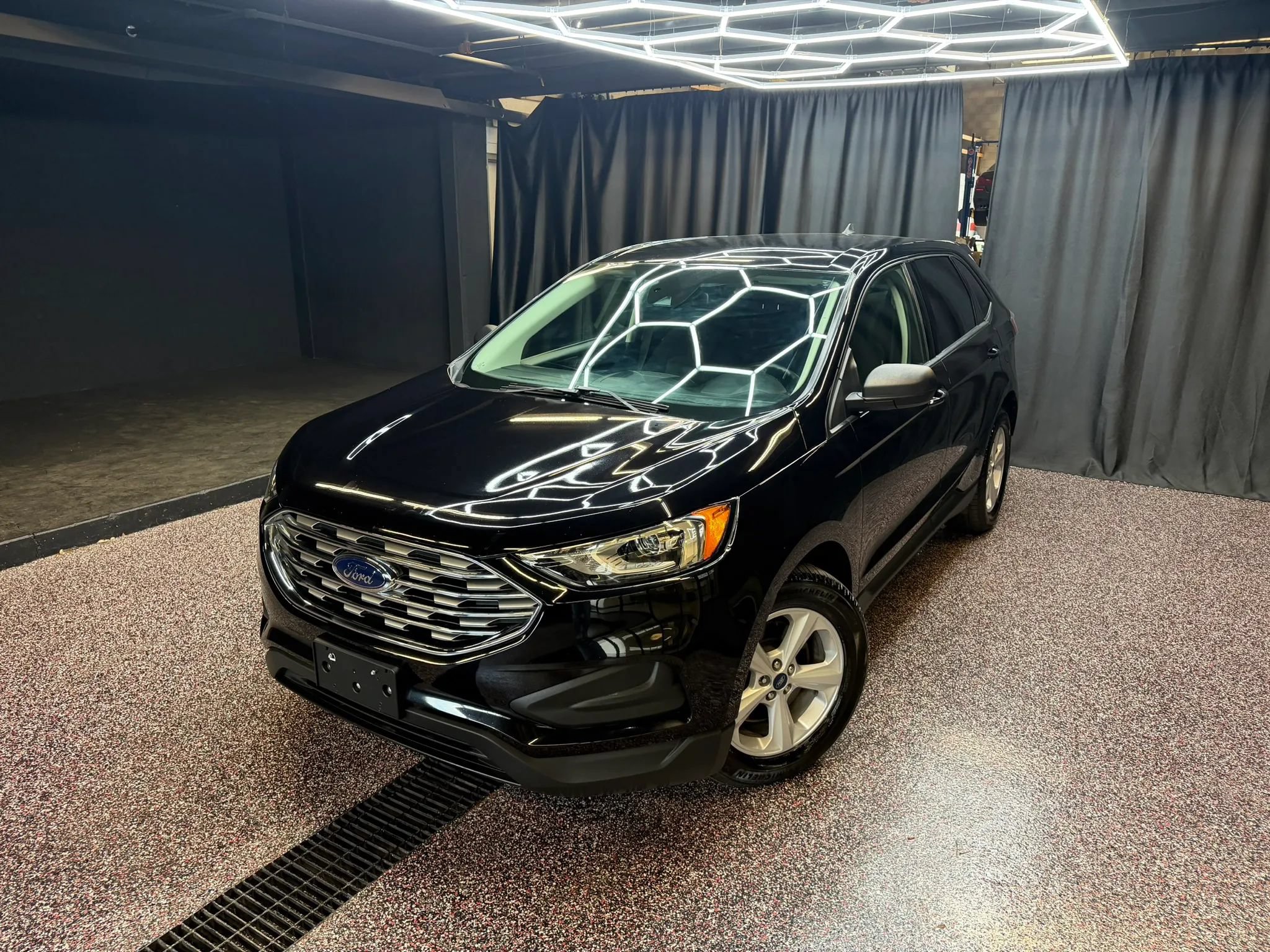 Used 2020 Ford Edge SE AWD/4WD image 2