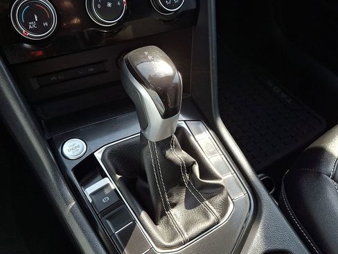 Certified 2023 Volkswagen Taos SE w/ Panoramic Sunroof Package image 15