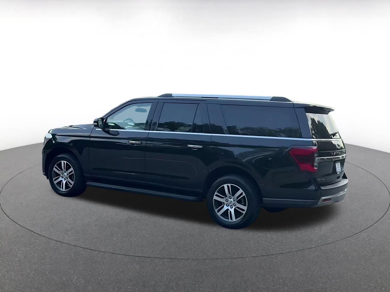 Used 2024 Ford Expedition Max Limited AWD/4WD image 9