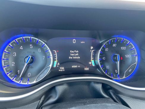 Used 2024 Chrysler Pacifica Touring-L FWD image 35